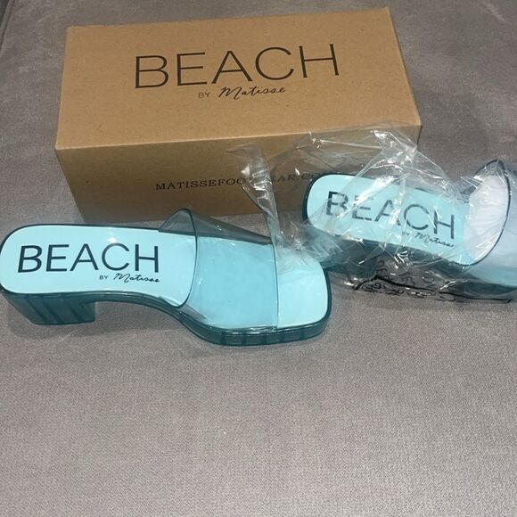 Nwt in box Matisse beach 2” aqua colored clogs - Picture 4 of 5